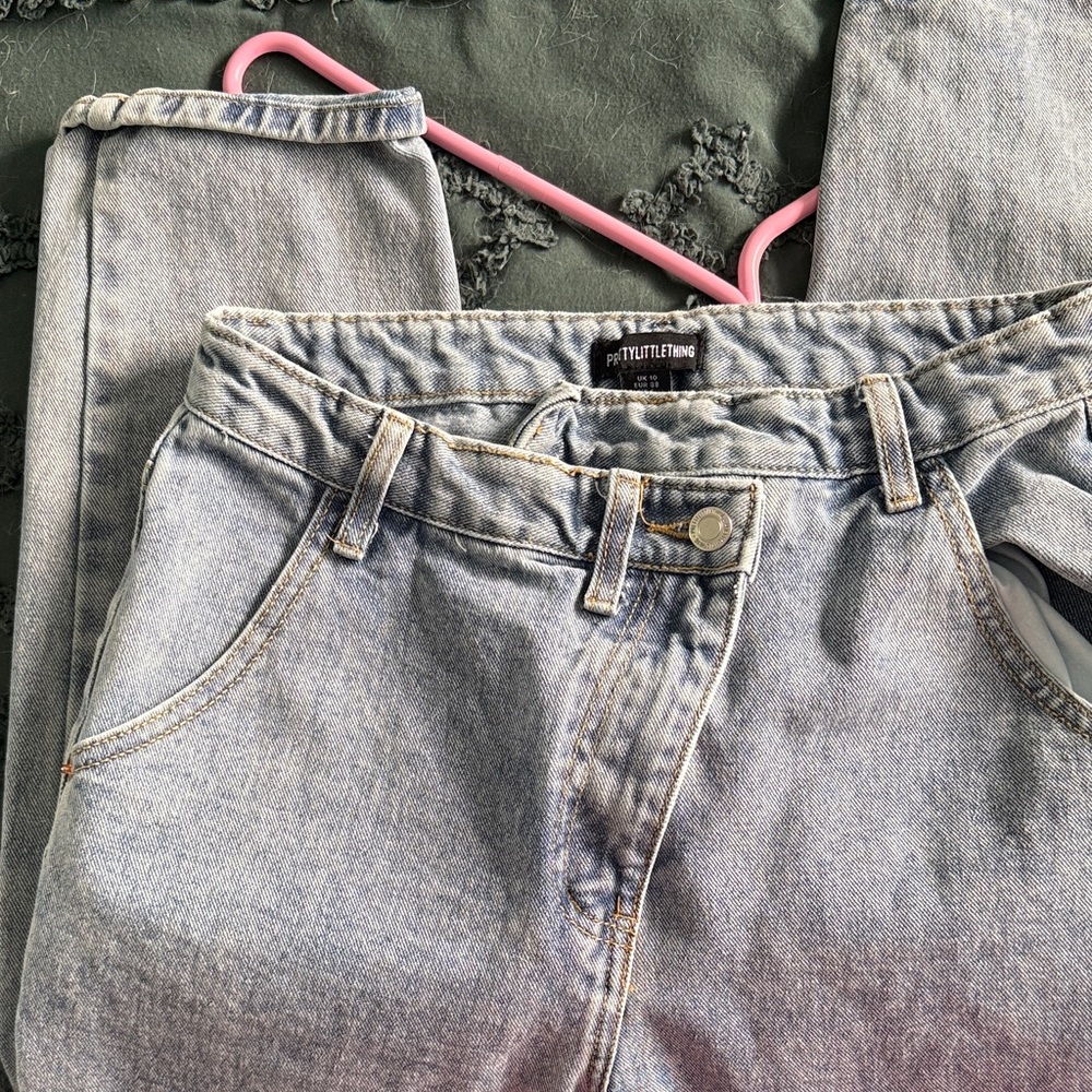 PrettyLittleThing Women's Denim Straight Leg Jeans - Diagonal Closure